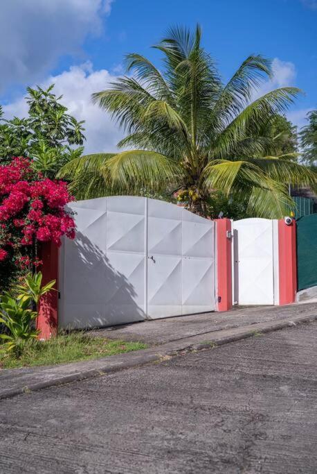 Spacieuse Villa Corossol Avec Piscine Et Jeux Exterieurs Le Gosier  Esterno foto